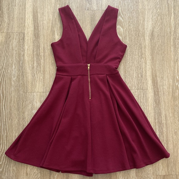 MOVING SALE - V-Neck Skater Dress 💄 - Picture 3 of 8